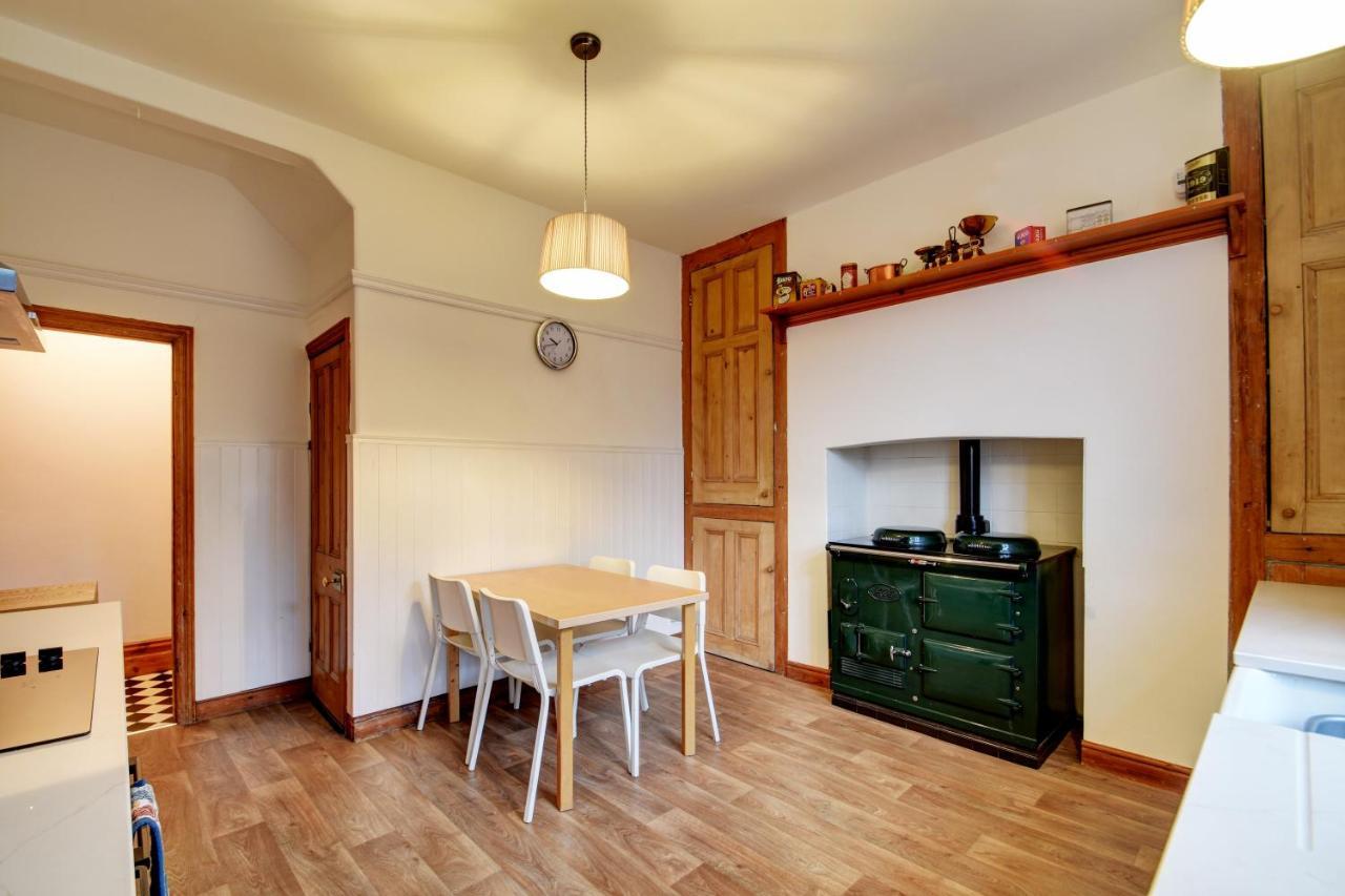 Spacious Victorian Townhouse Near Hcc With Off Street Parking Harrogate Buitenkant foto