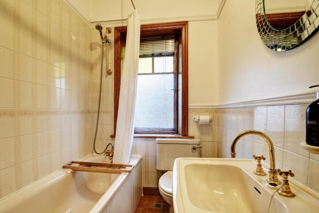 Spacious Victorian Townhouse Near Hcc With Off Street Parking Harrogate Buitenkant foto