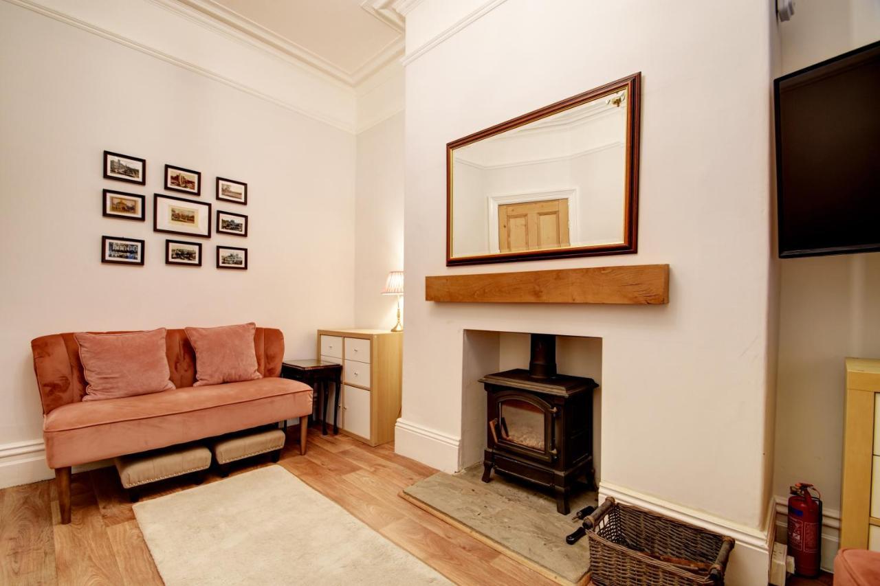 Spacious Victorian Townhouse Near Hcc With Off Street Parking Harrogate Buitenkant foto