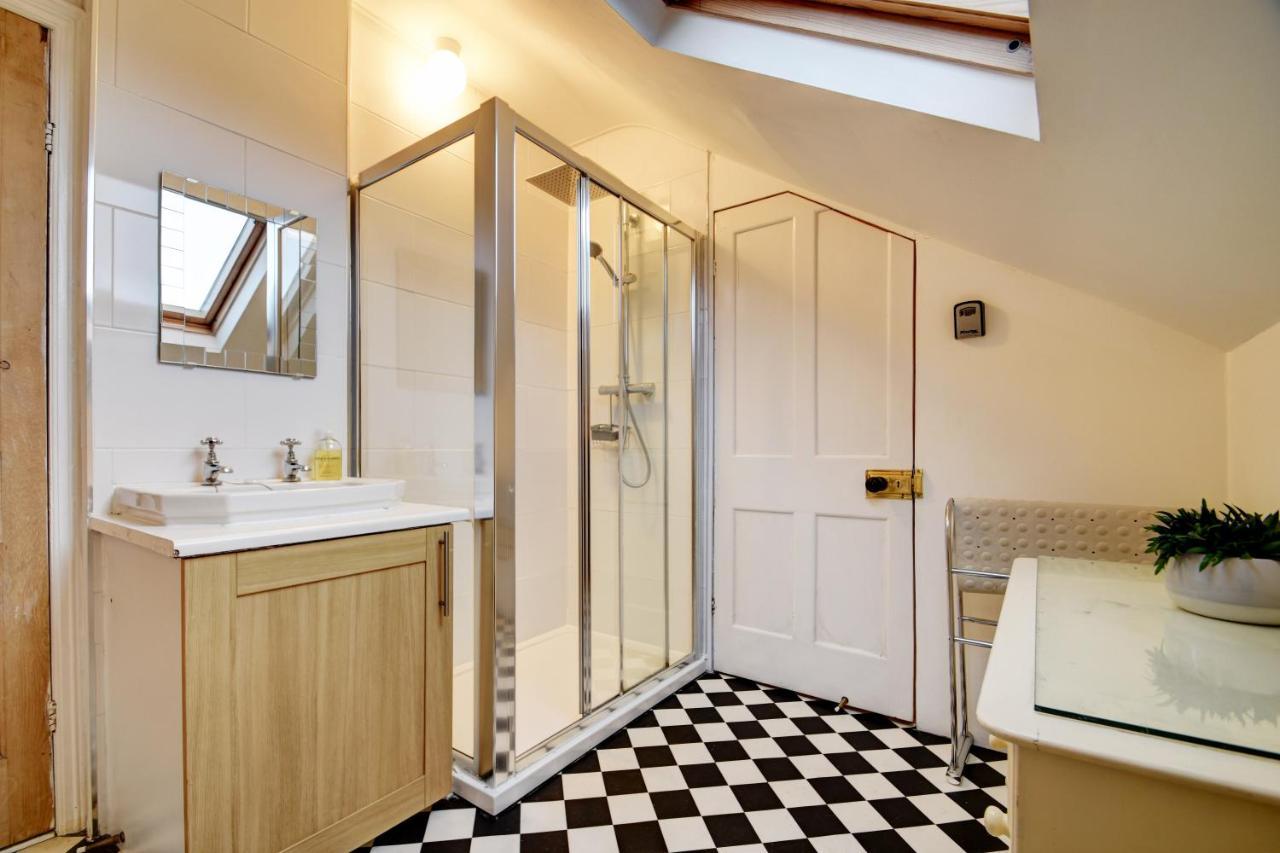 Spacious Victorian Townhouse Near Hcc With Off Street Parking Harrogate Buitenkant foto